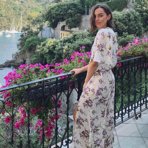 ✖️SOLD✖️LES REVERIES Petal Sleeve Slit Front Dress - Picture 6 of 14